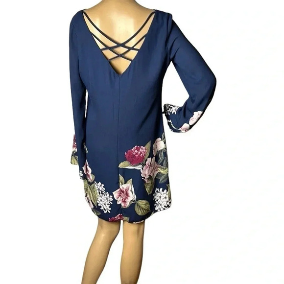 Le Château dress women SM.Blue,floral,long sleeve,bell sleeve,criss cross back - Picture 8 of 14